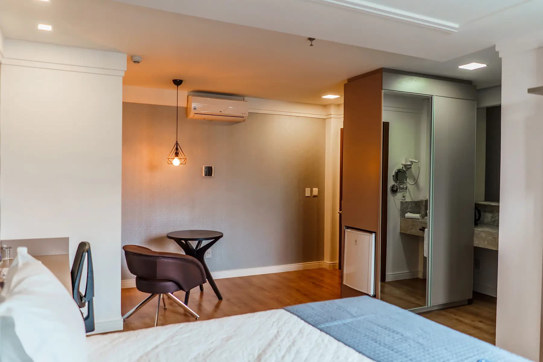 Quarto Premiere — detalhes do ambiente